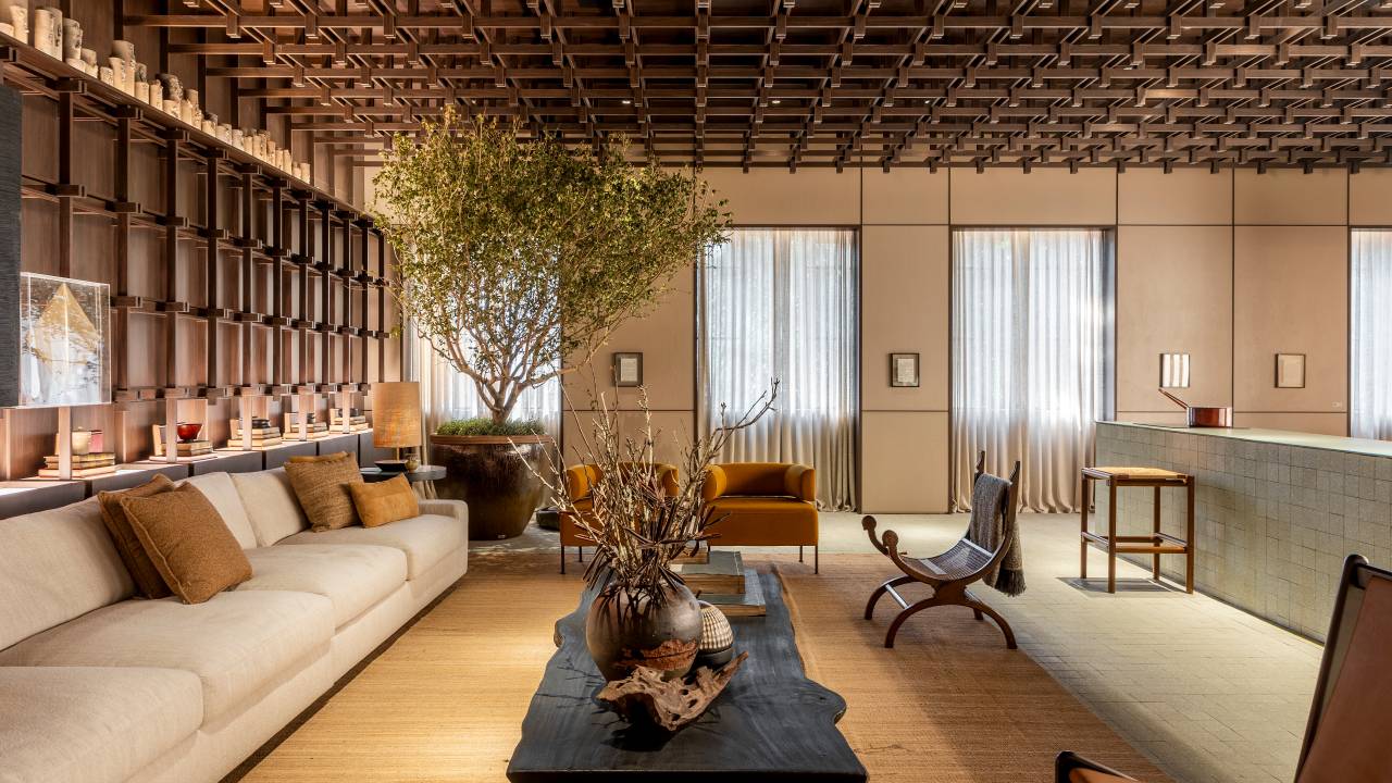 Casa Toushi na CASACOR tem sala de banho, sala de chá, quarto e living. Projeto de Bruno Carvalho.